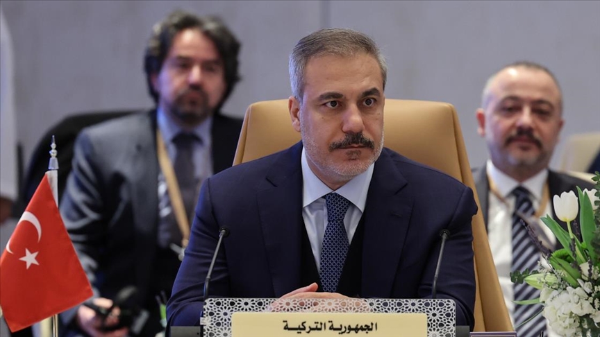 Глава МИД: Турция готова содействовать сирийскому народу в преодолении трудностей