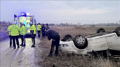 Ankara'da devrilen otomobildeki 1 kişi öldü, 4 kişi yaralandı