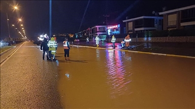 Yağış nedeniyle kısmen kapanan Balıkesir-Çanakkale kara yolu ulaşıma açıldı