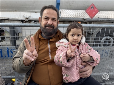 Vegera Sûriyeyiyan ji deriyên sînor ên li Hatayê ra berdewam e