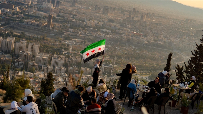 جبل قاسيون.. من مربض لمدفعية الأسد إلى متنزه للسوريين (تقرير)