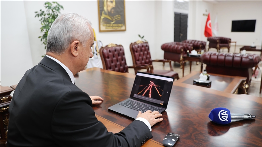 Muş Valisi Avni Çakır, AA'nın "Yılın Kareleri" oylamasında favorilerini seçti