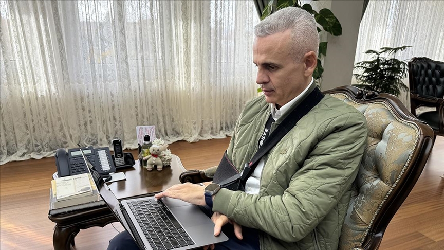Karaman Valisi Çiçekli, AA'nın "Yılın Kareleri" oylamasında favori fotoğraflarını seçti