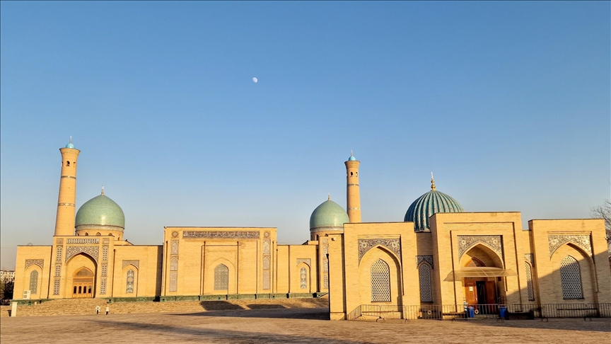 Orta Asya’nın en büyük şehri Taşkent tarihi cami ve medreseleriyle öne çıkıyor