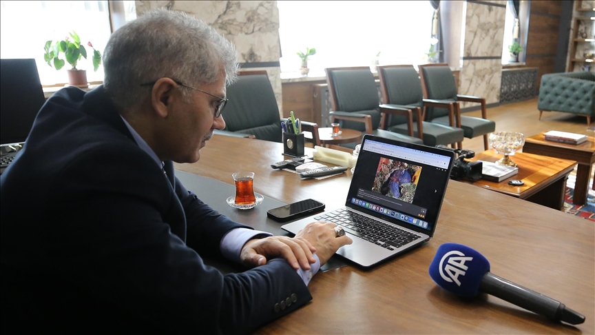 Niğde Valisi Cahit Çelik, AA'nın "Yılın Kareleri" oylamasında tercihlerini yaptı