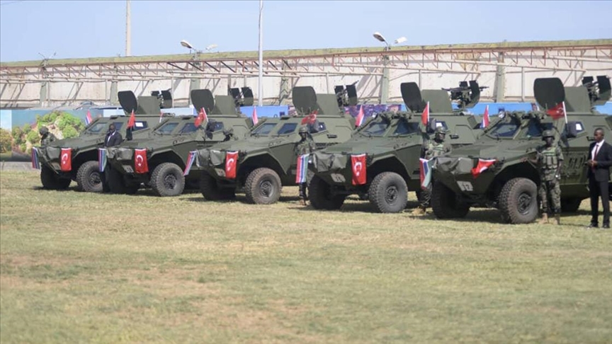 Türkiye, Gambiya'ya 17 zırhlı personel taşıyıcı teslim etti