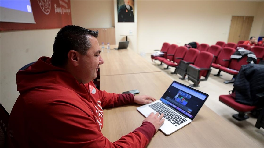 Okçuluk Milli Takımlar Teknik Direktörü Ergin'in AA'nın "Yılın Kareleri" oylamasında favorisi "Azimle Gelen" oldu