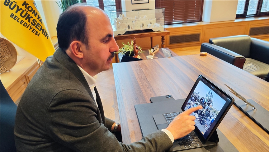 Konya Büyükşehir Belediye Başkanı Altay'ın "Yılın Kareleri" oylamasında tercihi "Halkın gücü" oldu