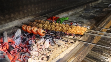 Gaziantep'in unutulmaya yüz tutmuş tescilli lezzeti: Simit kebabı