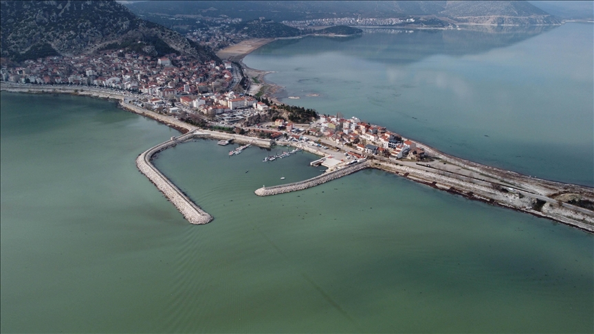 Eğirdir Gölü'nde ot ve yosun temizliği tamamlandı