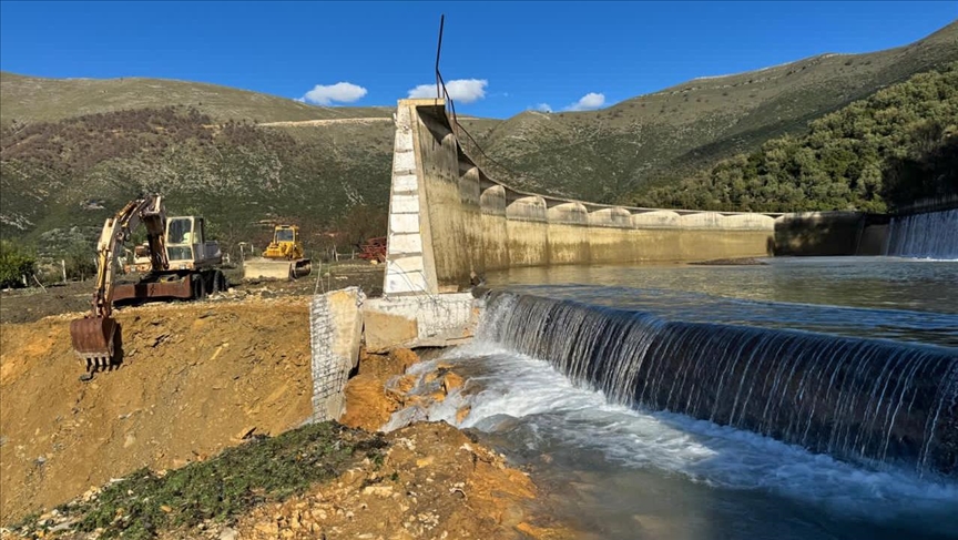 Shqipëri, dëmtohet diga e një hidrocentrali