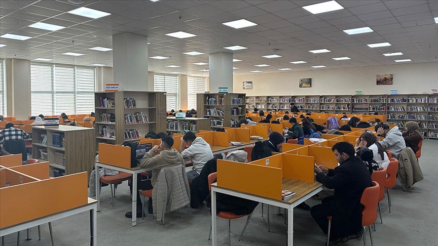 Erzurum'un modern kütüphanesi 2024'te 812 bin okuyucu ağırladı