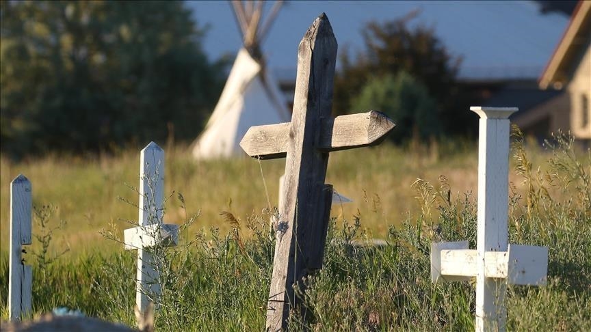 114 kuburan tak bertanda ditemukan di Sekolah Asrama Indian McIntosh di Kanada