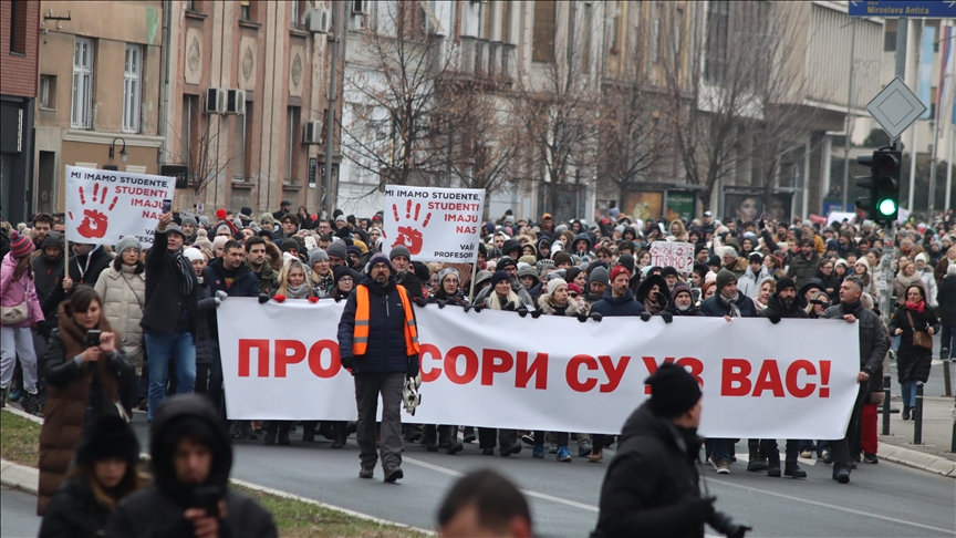 Novi Sad: Hiljade profesora protestnom šetnjom dalo podršku studentskim zahtjevima 