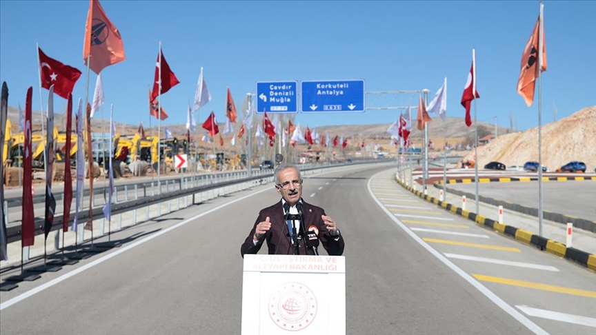 Ulaştırma ve Altyapı Bakanı Uraloğlu, Korkuteli-Elmalı yolunun açılışını yaptı