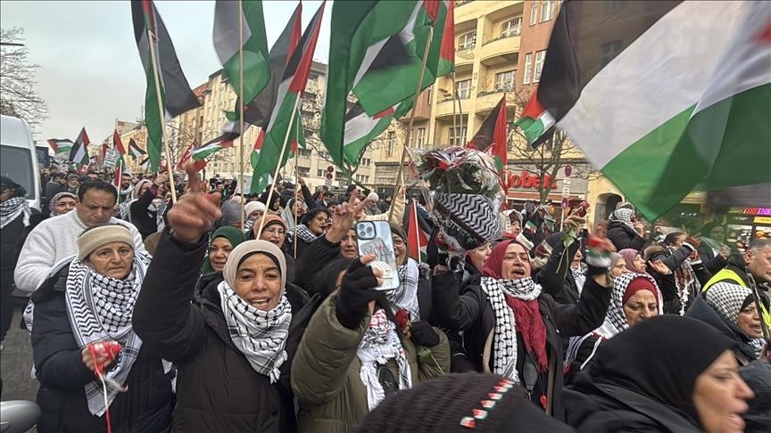 ألمانيا.. آلاف المتظاهرين يحتفلون باتفاق وقف إطلاق النار في غزة