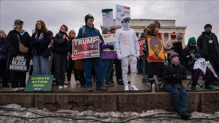 Washington'da toplanan binlerce gösterici Trump'ın başkanlığını protesto etti