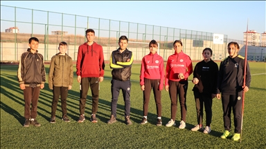 Atletizmde geleceğin şampiyon sporcularını yetiştirmek için ter döküyor