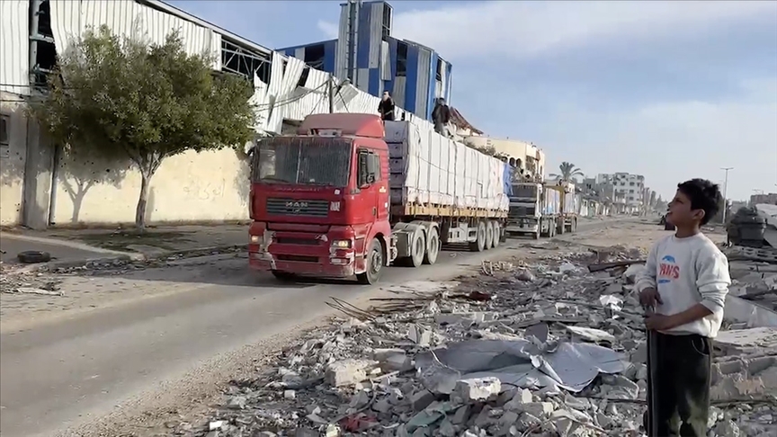 Gazze'de ateşkesin ilk gününde 552 yardım tırı bölgeye giriş yaptı