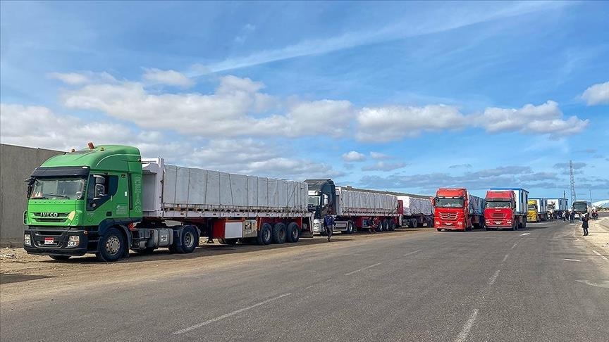 Over 550 aid trucks enter Gaza on 1st day of ceasefire Over 550 aid trucks enter Gaza on 1st day of ceasefire