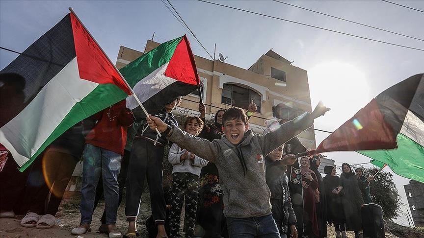 فرحة تخنقها غصة وترقب بقلق.. غزة بعد بدء وقف إطلاق النار (تقرير)