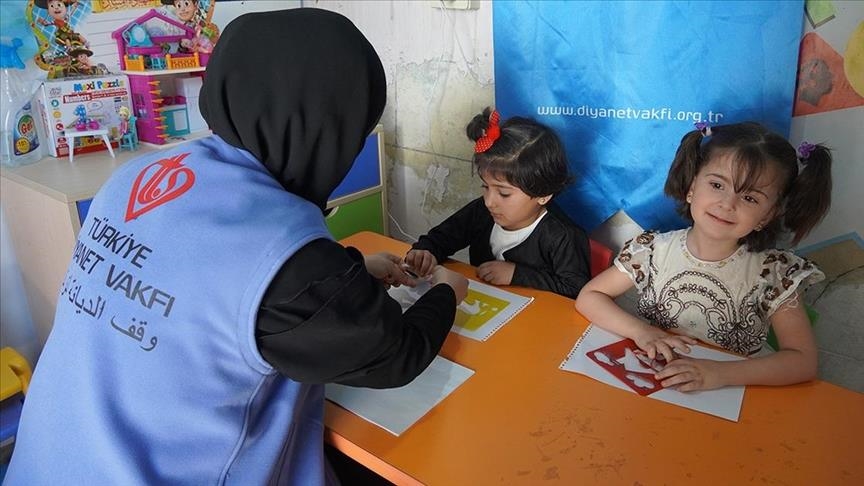 في 8 أعوام.. "الديانة التركي" يعالج 60 ألف طفل سوري متضرر من الحرب