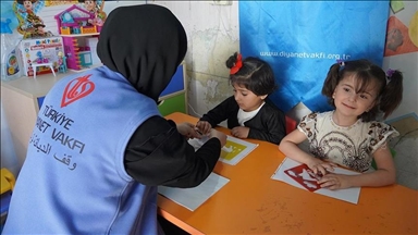 في 8 أعوام.. "الديانة التركي" يعالج 60 ألف طفل سوري متضرر من الحرب