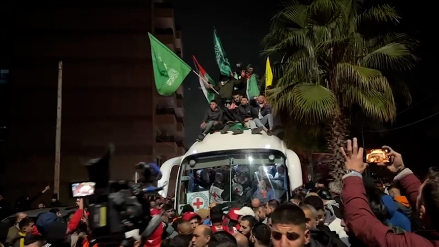فلسطينيون في بيتونيا يحتفلون بتحرير أسرى من سجون إسرائيل
