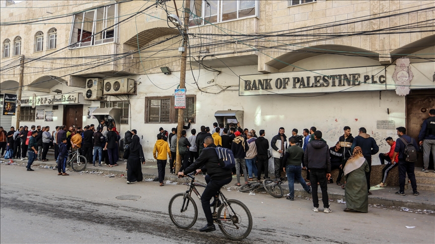 Palestine Monetary Authority directs banks to resume services in Gaza