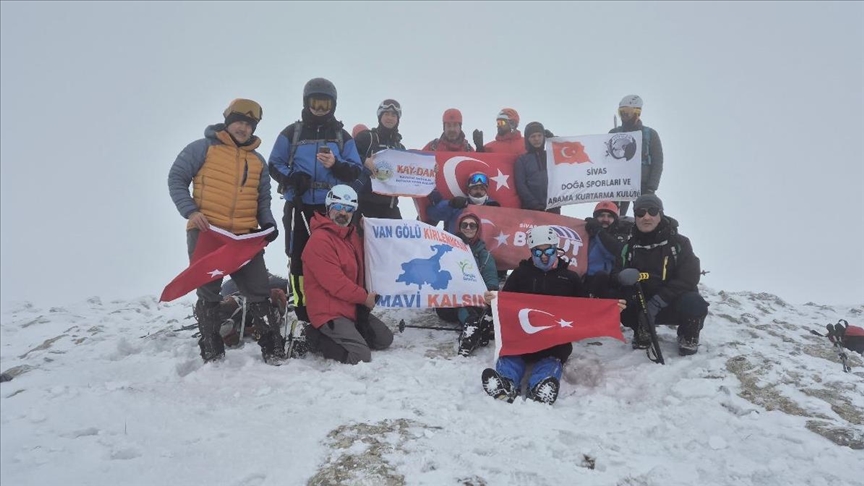 Li Sîwasê çiyager hilkişiyan Çiyayê Gurlevîk