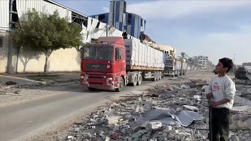 Li Xezeyê di roja ewil a agirbestê da 552 TIRên alîkariyê ketin herêmê