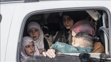 As Syrians start returning home, UNHCR warns of key challenges ahead