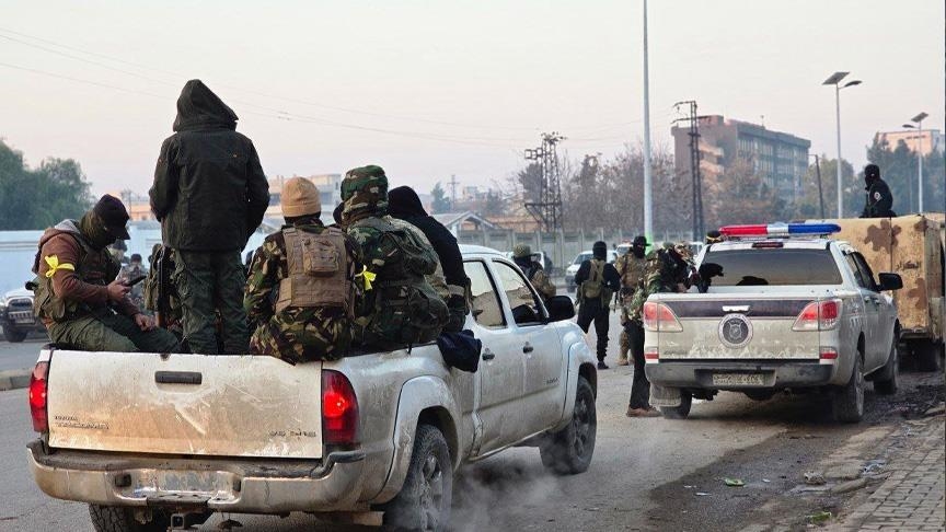 حمص.. الأمن السوري يضبط مستودع أسلحة وذخيرة للنظام المخلوع