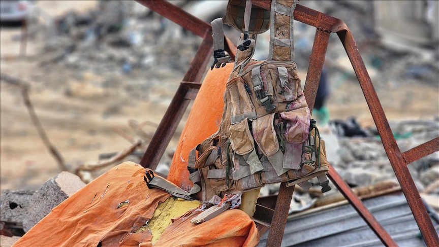 Hamas lideri Sinvar'ın askeri yeleği ve ölmeden önce yaralı olarak oturduğu koltuk Refah'ta bulundu