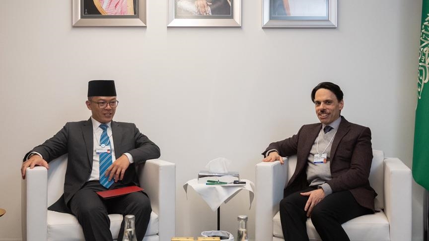 وزير الخارجية السعودي يبحث في دافوس تطورات وجهود استقرار المنطقة