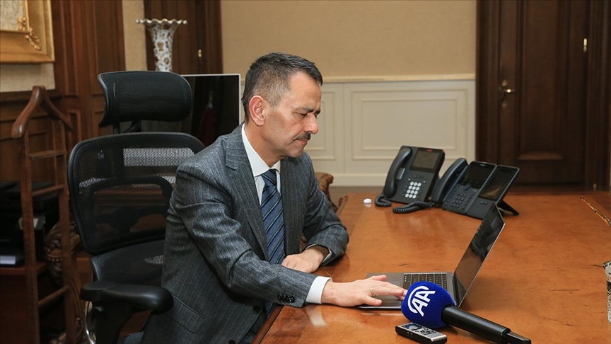 Kocaeli Valisi İlhami Aktaş, AA'nın "Yılın Kareleri" oylamasında tercihlerini yaptı