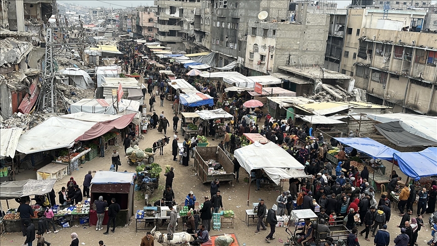 Gazze'deki pazarlar, yüksek fiyatlara ve zayıf alım gücüne rağmen hareketlenmeye başladı