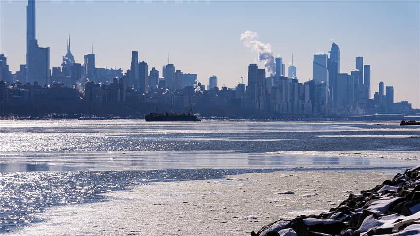 Ngrin pjesërisht lumi Hudson, krijon një peizazh mahnitës në New York