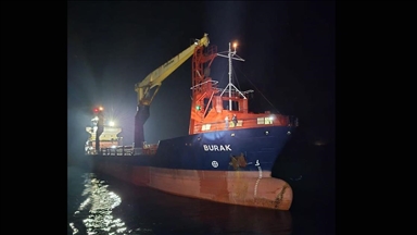 Çanakkale Boğazı'nda arızalanan gemi kurtarıldı