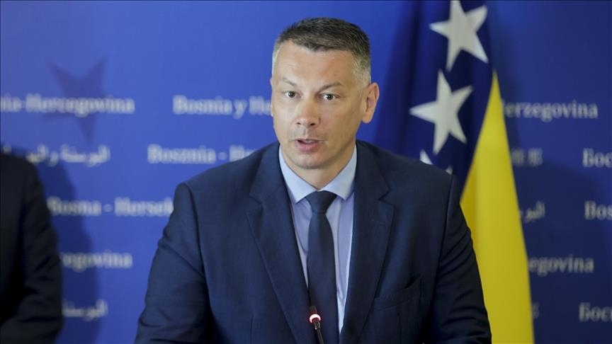 Ministri i Sigurisë i BeH-së, Nenad Neshiq, vendosë të japë dorëheqjen pas akuzave për "korrupsion"