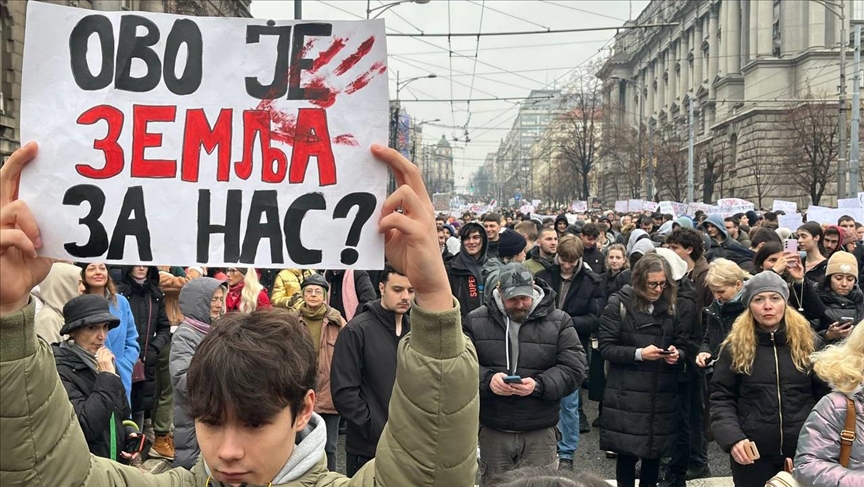 Масовни протести на граѓаните по повикот на студентите за „генерален штрајк“ низ Србија