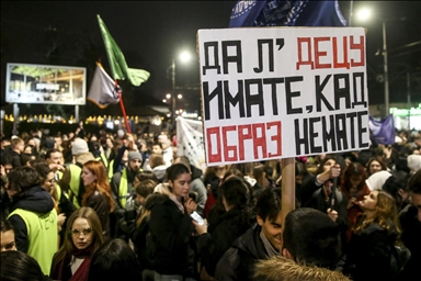 Српските студенти протестираат против владата, големи демонстрации одржани низ целата земја