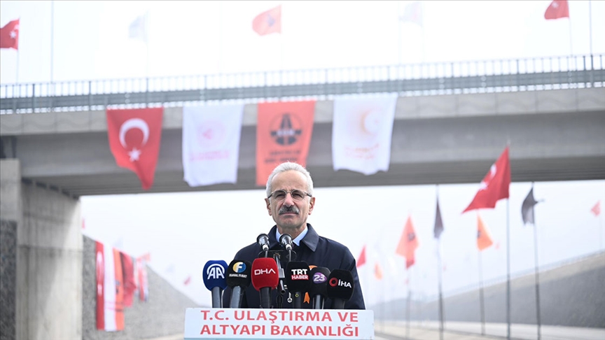 Bakan Uraloğlu: Elazığ-Harput İl Yolu'nda 15,6 km'lik güzergahı 2 km kısaltarak ulaşımı şehir dışına taşıdık