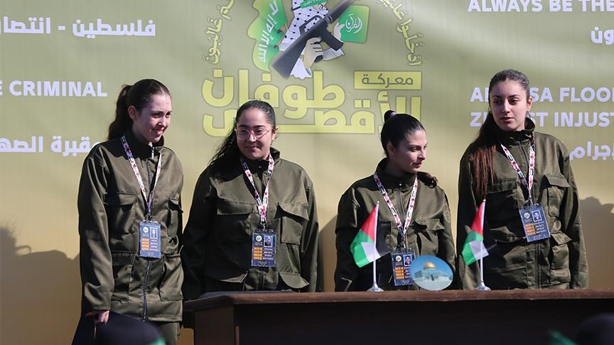المجندات الإسرائيليات المفرج عنهن يشكرن "القسام" على حسن المعاملة