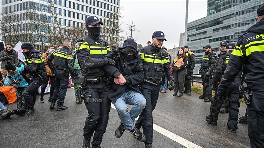 Amsterdamska policija uhapsila 190 demonstranata tokom blokade autoputa
