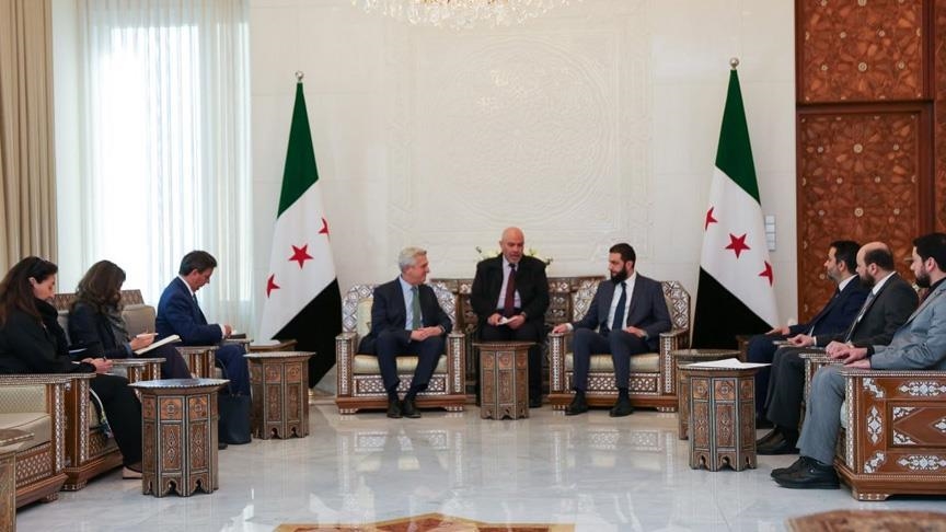 سوريا.. الشرع يلتقي مفوض الأمم المتحدة لشؤون اللاجئين