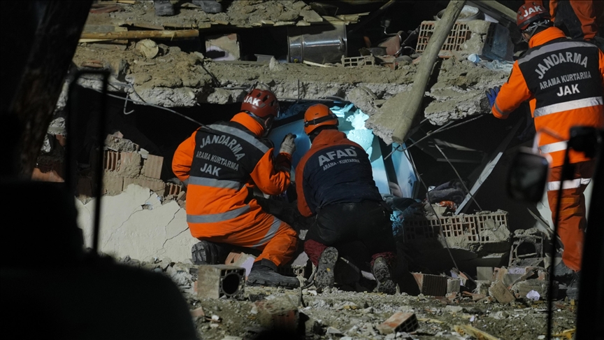 3-story building collapses in Türkiye's central Konya province; search, rescue underway