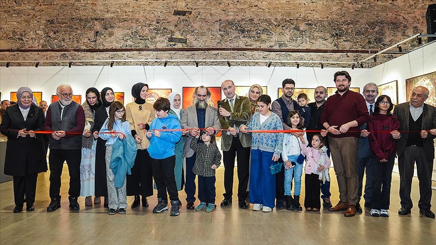 Ressam İlhami Atalay'ın "Tak Takıştır Yap Yakıştır" sergisi sanatseverlerle buluştu