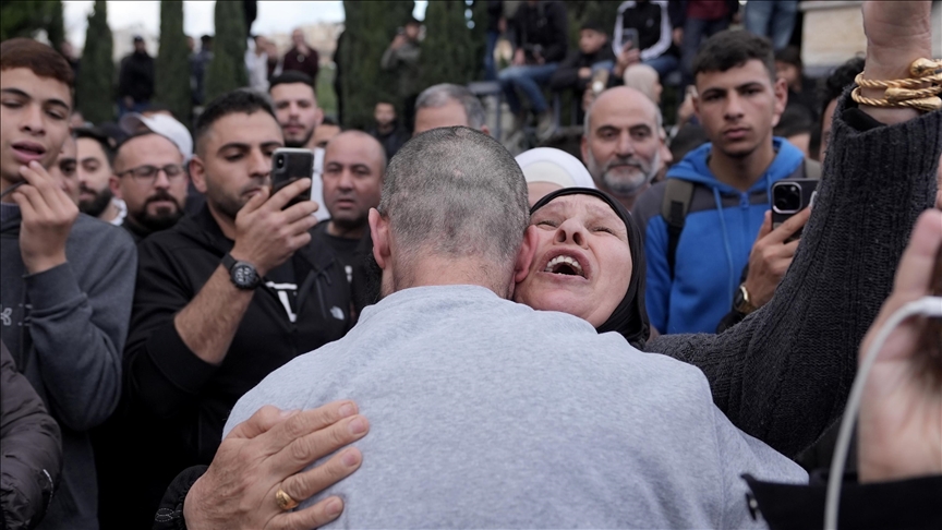 Esir takasıyla serbest kalan Filistinli, İsrail hapishanelerini "dirilerin mezarlığı" şeklinde niteledi