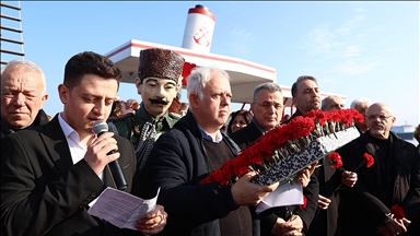 Samsun'da mübadiller denize karanfil bırakarak atalarını andı 